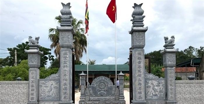 Cổng tam quan đá nhà thờ họ cùng kiến trúc cuốn thư đá 