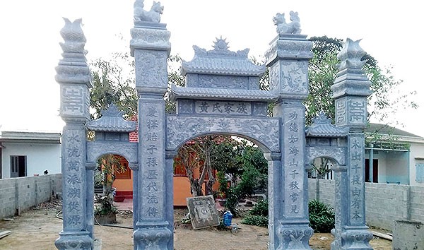 Mẫu cổng tam quan đá tứ trụ đơn giản 