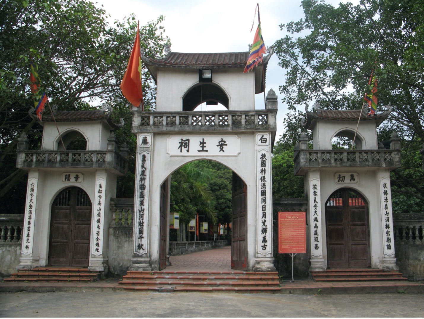 Đặc điểm nghệ thuật của khu lăng mộ An Sinh – dấu ấn nhà Trần hình 1 Cận cảnh Đền An Sinh