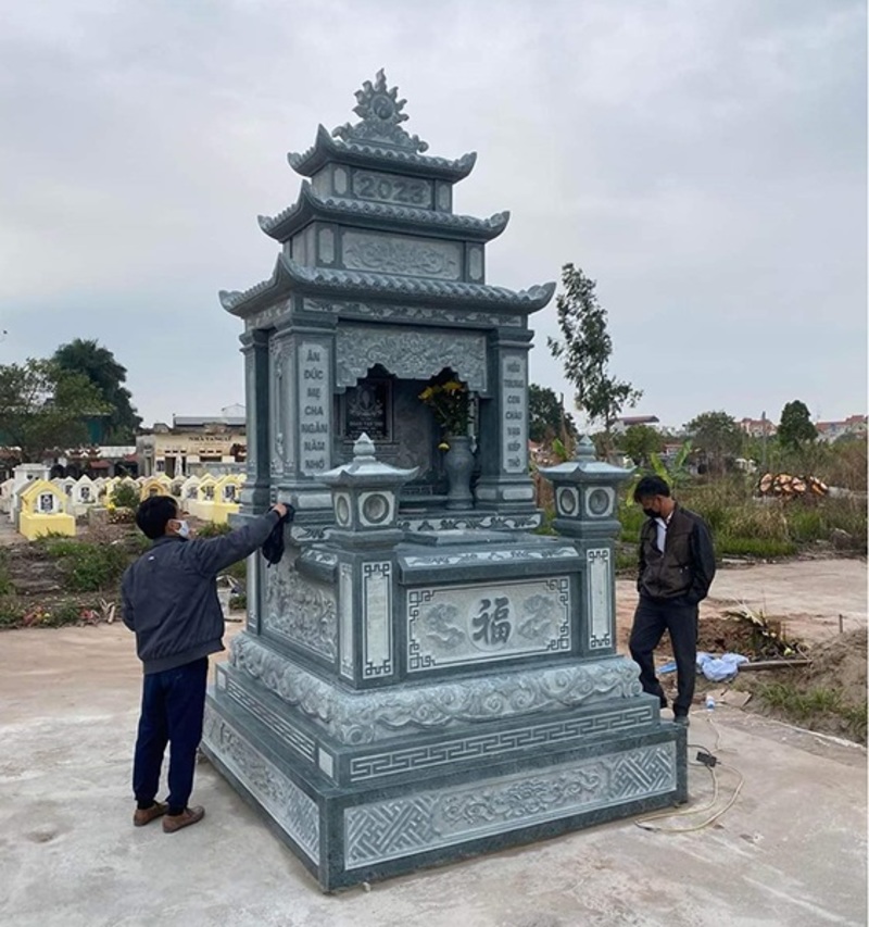 giá mộ đá 3 mái số 1 Mộ đá 3 mái là mẫu mộ có kích thước lớn nhất của dòng mộ đá