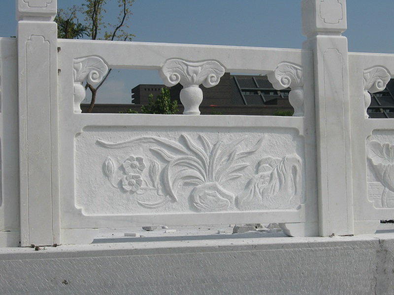 Lan can biệt thự - Lớp bảo vệ vững chãi hình 2 Lan can biệt thự đá hoạ tiết đơn giản