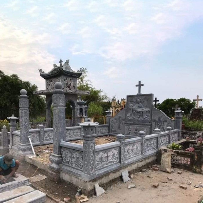 Xây dựng và thi công lăng mộ công giáo đẹp hình 1 Mẫu lăng mộ đá công giáo đẹp chế tác từ đá xanh đen cao cấp