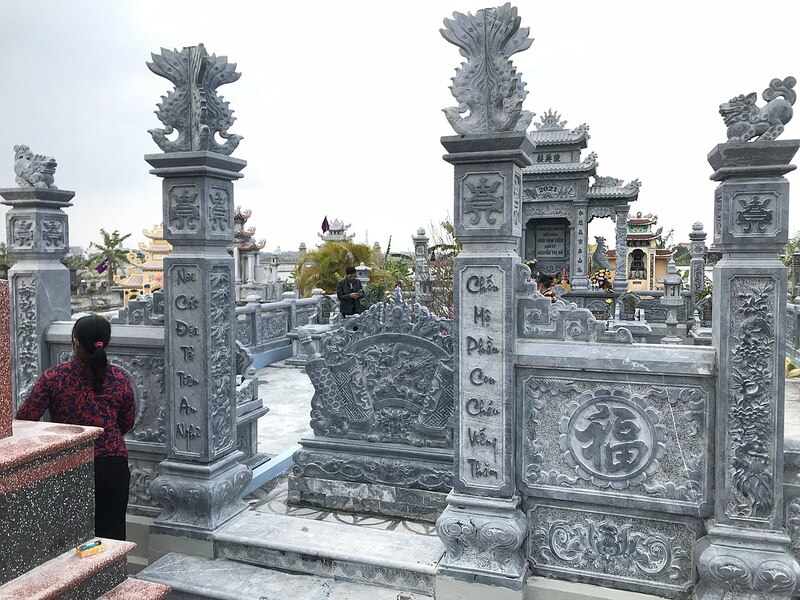 Chất liệu đá ảnh hưởng đến lăng mộ đá giá bao nhiêu tiền?