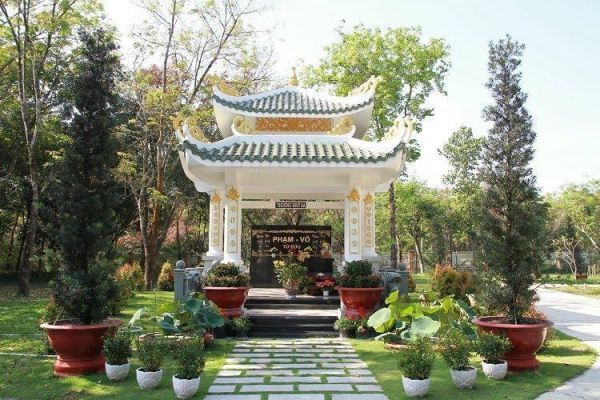 Phần mộ sơn màu trắng nhẹ nhàng, sang trọng 