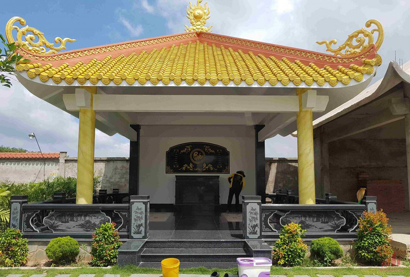 mẫu lăng mộ có mái che số 1 khoa học kỹ thuật chế tác đá ngày càng phát triển nên có rất nhiều mẫu lăng mộ đá ra đời