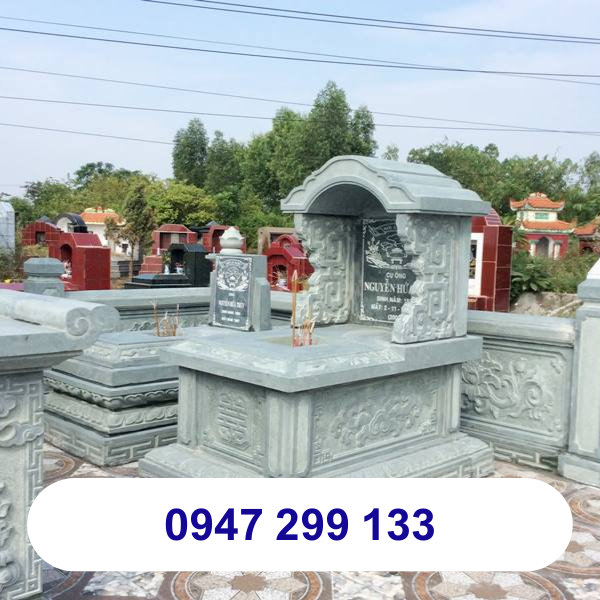 Mẫu mộ tam cấp đá xanh rêu đẹp mĩ mãn 