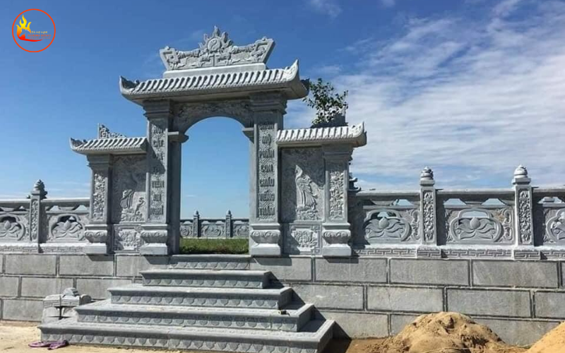Thi công lăng mộ đá, đâu là địa chỉ uy tín? Mẫu cổng tam quan đá trong khuôn viên lăng mộ đá xanh đen cao cấp do Đá mỹ nghệ Hoàng Đông thi công