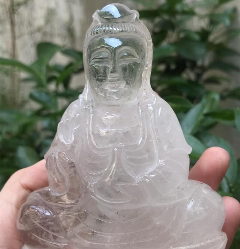 Tượng Phật chất liệu từ đá thạch anh 